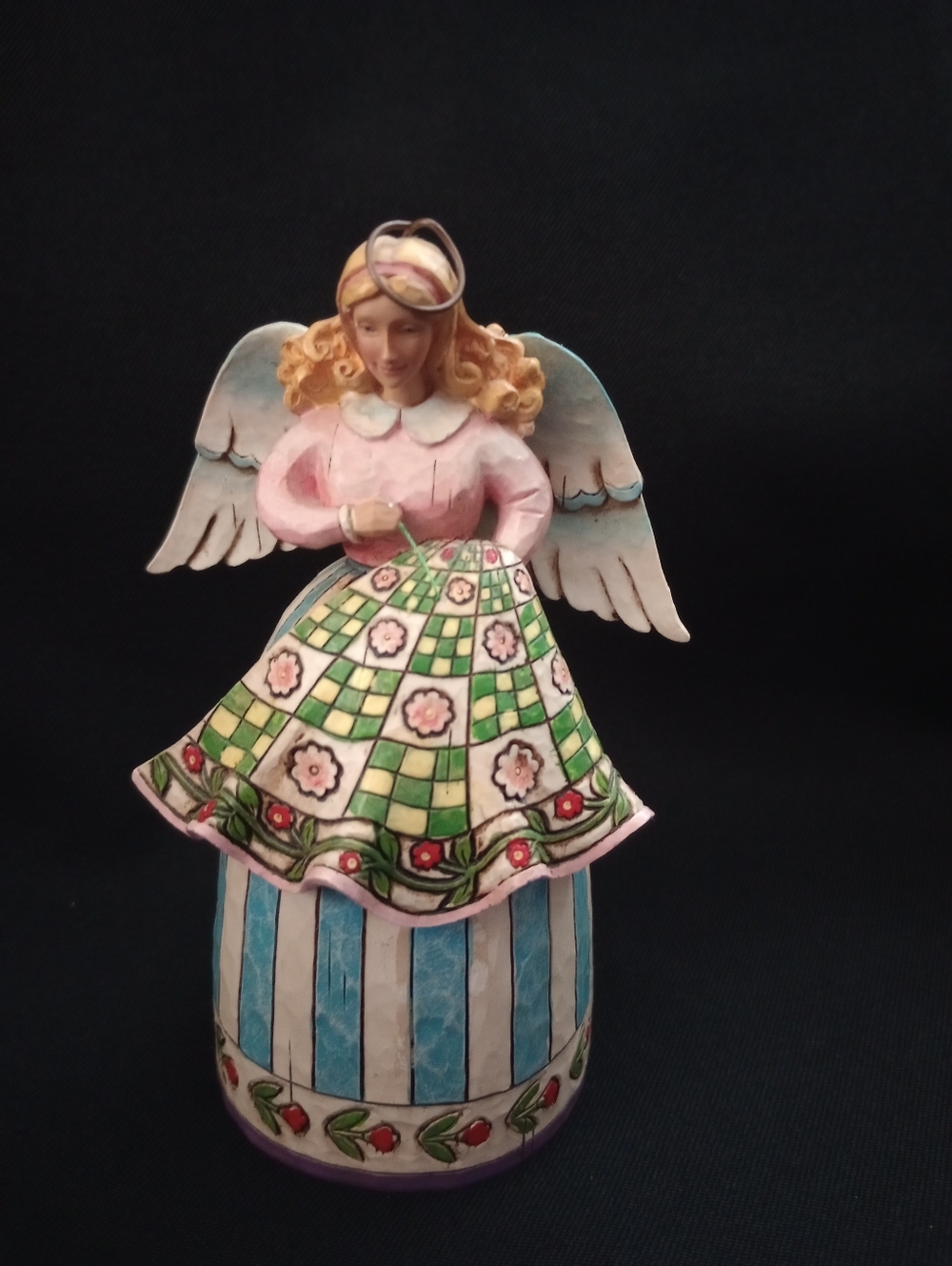 Jim Shore 2006 Quilting Angel Figurine "Stitch And Sew Til You're Aglow"